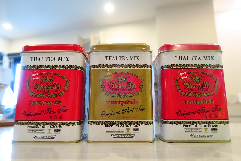 【タイ土産】タイで有名なタイティーミックス『Cha Tra Mue』の赤缶＆ゴールド缶