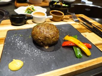 「黒牛の里」の知多牛の美味しいハンバーグがバンコクで食べれる＠トンローsoi15