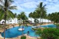 テラスから見える海とプールが素敵な『Katathani Phuket Beach Resort』のお部屋(PR)
